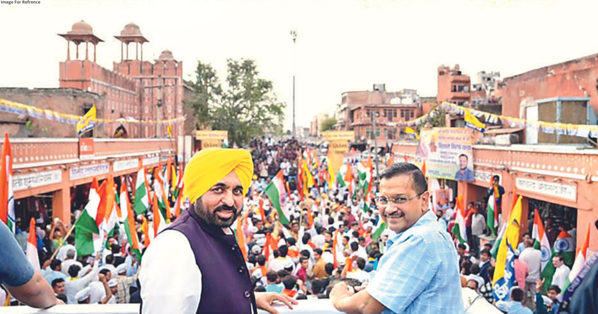 Congress, BJP looted Rajasthan turn by turn, says Kejri in Jaipur